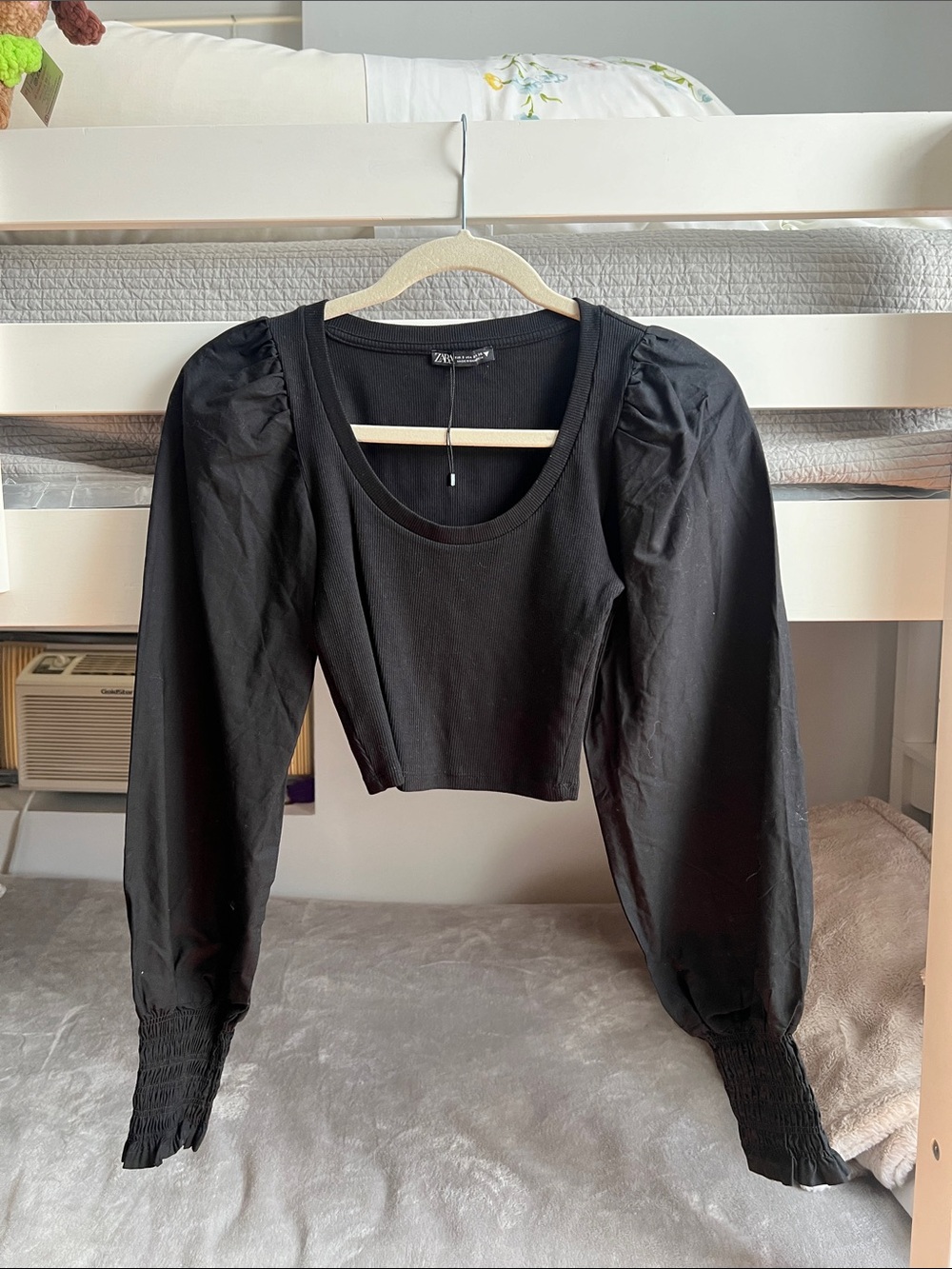 Zara Black Puff-Sleeve Cropped Top